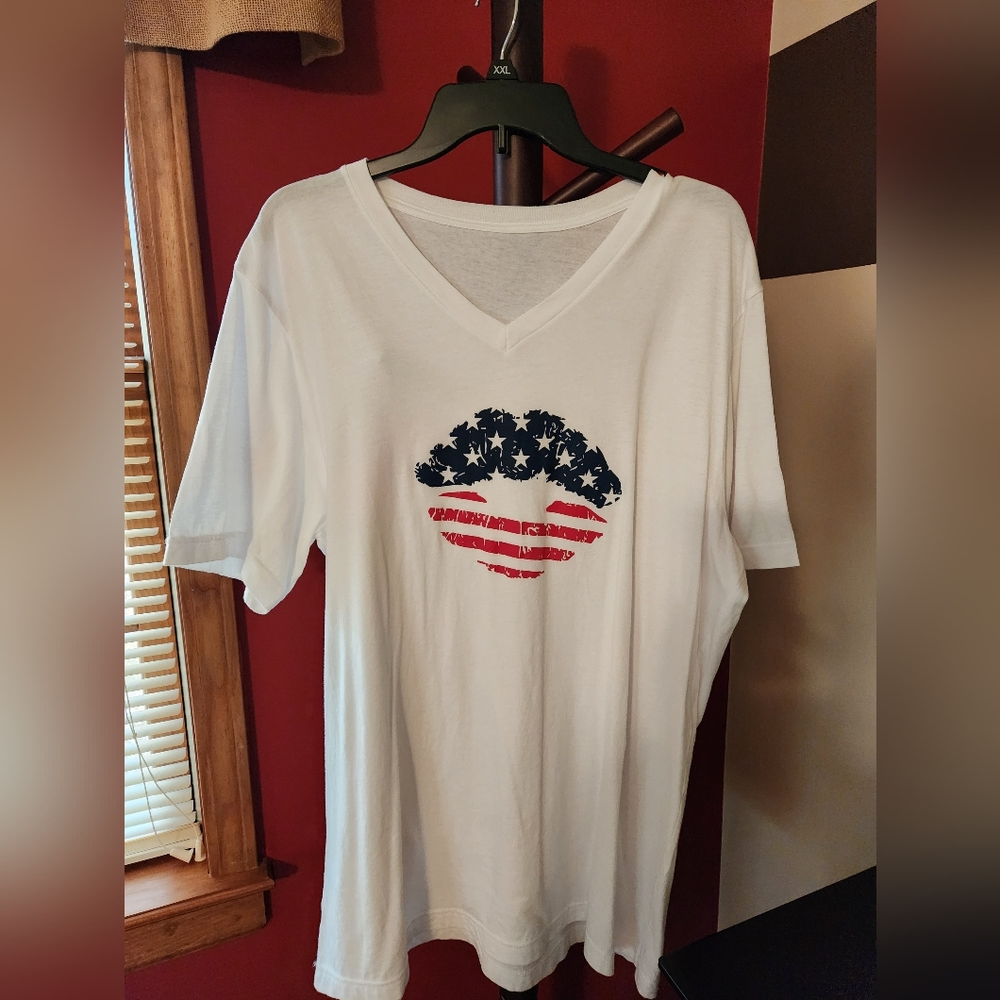 White Cotton Patriotic Lips Tee Size 2Xl
